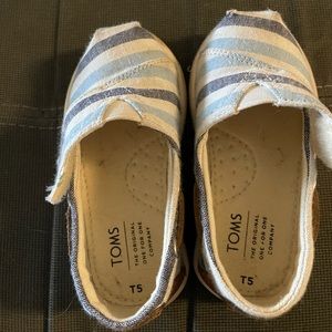 Toms tiny beach boy slip on shoes